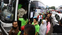 Mereka diberangkatkan dengan 12 bus.