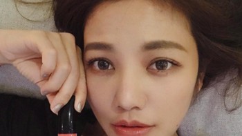 Dia mengaku sangat rajin minum air putih dan menghindari minuman soda atau bergula. Foto: Instagram