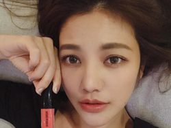 Masih Cantik Seperti ABG, Tebak Usia Wanita Ini?