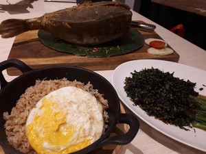 Aroma Sedap: Mencicip Ikan Kudu-kudu Bawang Putih dan Nasi Goreng Bobongkot yang Nikmat