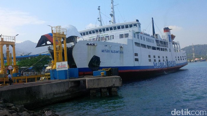 Terdorong Angin, Kapal ASDP Tabrak Bantalan Dermaga III di Merak
