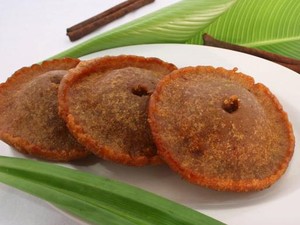 Jajanan Pinggir Jalan, Kue Cucur Murni yang Legit Renyah
