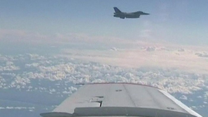 Pesawat Menteri Pertahanan Rusia Dipepet Jet Tempur NATO