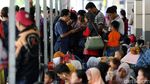 Pemudik Padati Stasiun Pasar Senen