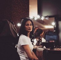 Model senior dan aktris Donna Harun sudah memiliki cucu. Namun nenek dua cucu ini masih seperti wanita muda padahal usianya 49 tahun. Foto: Dok. Instagram/rickyharun