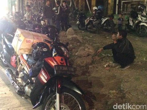  Pemudik bermotor padati ruas Jalan Kalimalang, Kamis (22/6/2017)