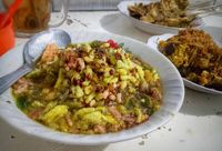 Lontong berkuah gurih sajian khas Pemalang.