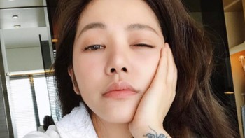 Dia terlihat seperti gadis separuh usianya. Asupan makanan yang bagus dan fitness pasti membantunya, tulis yang lain. Foto: Instagram