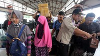 Para pemudik ini menuju ke sejumlah kota di Pulau Jawa.