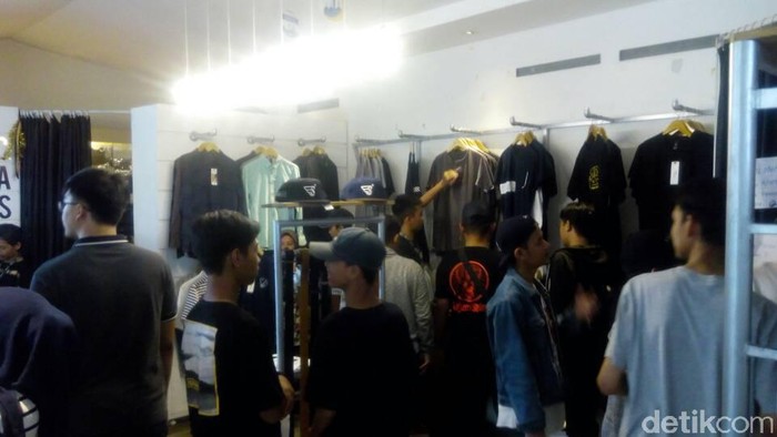Pusat Distro dan FO di Bandung Diserbu Pembeli