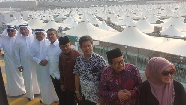 Menag Lukman Hakim saat memantau tenda haji di Mina