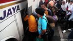 Terminal Bayangan Dipadati Pemudik