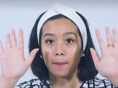Video: Teknik Menampar Wajah Sendiri ala Wanita Korea Untuk Wajah Awet Muda 