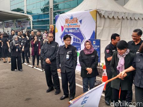 Trans Media Berangkatkan Ratusan Pemudik ke Pulau Jawa