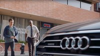 Tidak hanya sampai disitu, Spider-Man langsung memperlihatkan berbagai tenologi terbaik yang diberikan Audi. Foto: Screenshot Youtube Audi USA