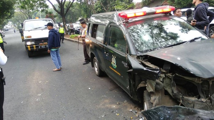 Ringsek, Ini Penampakan Mobil Kejari Depok yang Dibajak Napi