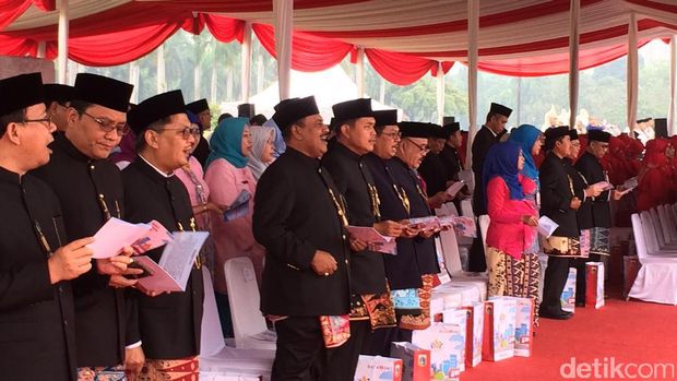 Gubernur Djarot saat Upacara HUT DKI di Monas / 