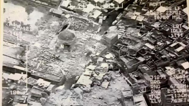 Foto dari udara menunjukkan masjid Al-Nuri dan menara Al-Hadba tinggal puing