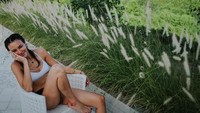 Pesonanya pun mampu memikat Ariel NOAH yang kini menjadi kekasihnya. (Dok. Instagram/sophia_latjuba88)