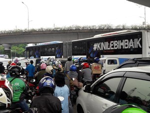 Lampu Rusak Hanya Kuning, Perempatan Matraman Macet Total