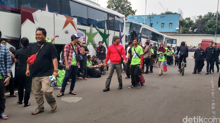Trans Media Berangkatkan Ratusan Pemudik Pulau Jawa