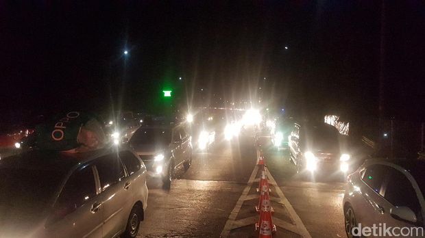  Kemacetan jelang Gerbang Tol Merak, Kamis (22/6/2017)
