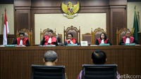 Sementara terdakwa Sugiharto selaku anak buah Irman di Ditjen Dukcapil Kemendagri dituntut dengan pidana 5 tahun penjara dan denda Rp 400 juta subsidair 6 bulan kurungan.