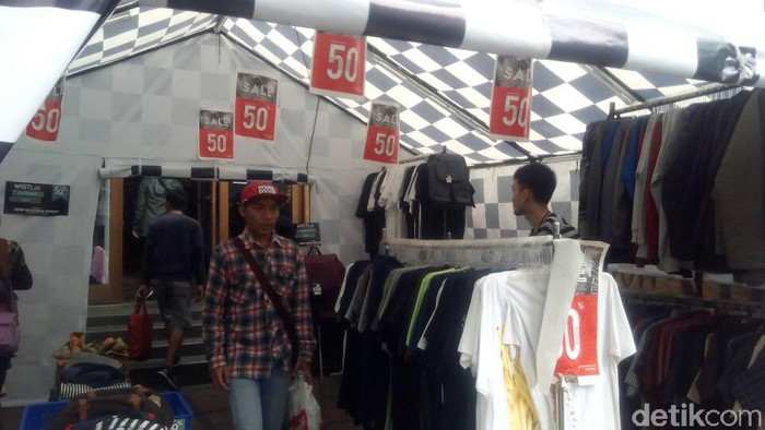 Lebaran di Bandung, distro perang diskon
