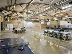 Ironis! Kantor Semewah Ini Dicuekin Karyawan