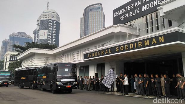 Kemhan lepas 28 bus untuk mudik bersama menuju Jawa dan Lampung