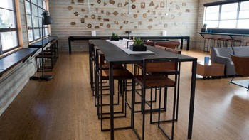 Bekerja secara remote atau datang ke kantor memang disesuaikan dengan kebutuhan masing-masing perusahaan dan karyawannya. Foto: Scott Beale/scottbeale.org