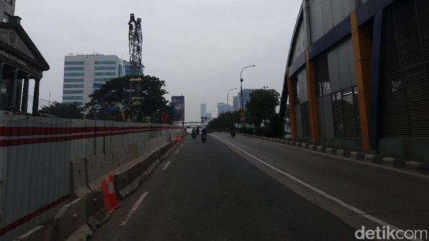 Jalan MT Haryono ke arah Pancoran lancar. 