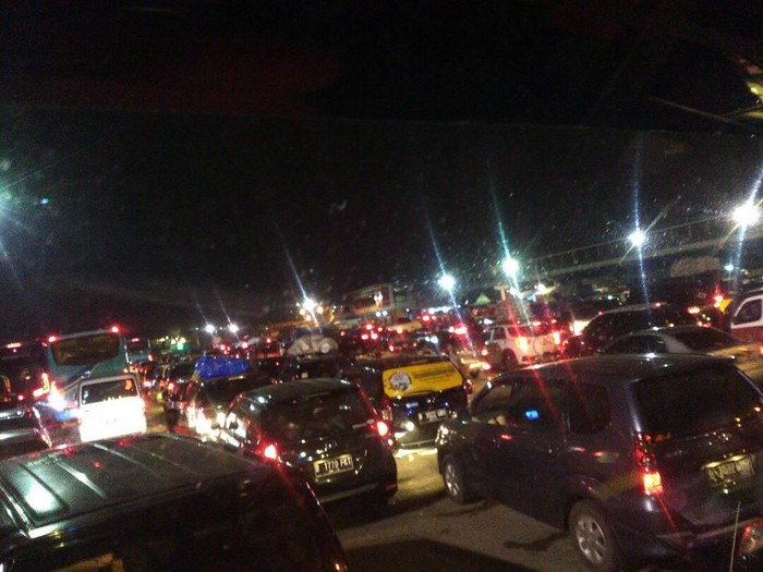 Exit Tol Merak Hingga Dermaga Masih Dipadati Pemudik Pagi Ini