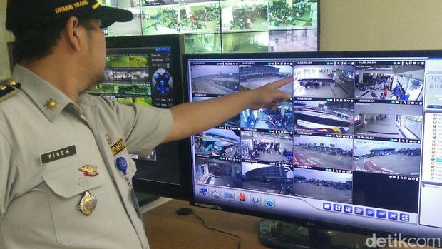 Djarot Bisa Pantau Langsung CCTV Terminal Pulogebang dari Balai Kota