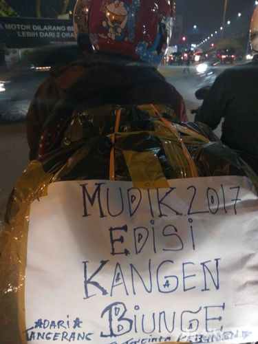  Pemudik bermotor di Pangkalan Jati, Kalimalang, Kamis (22/6/2017)