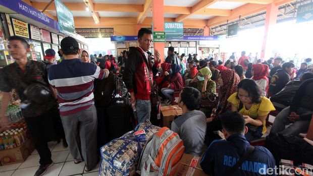 Puncak Arus Mudik di Terminal Kampung Rambutan Diprediksi Hari Ini