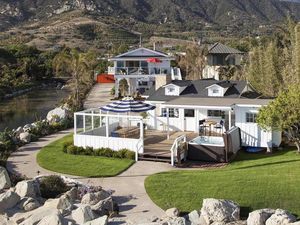 Foto: Mengintip Isi Rumah Pantai Ashton Kutcher Senilai Rp 130 M
