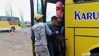 Kepala Terminal Guntur Melati Garut Sofyan Hidayat mengatakan, hingga dua hari menjelang Lebaran 2017 ini, hampir 10 ribu pemudik memasuki Garut.