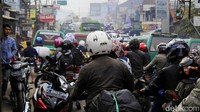 Penampakan kepadatan sejumlah pemudik di Jalan Nagrek hingga Parakanmuncang, Jumat (23/6/2017). Pool/Wisma Putra.