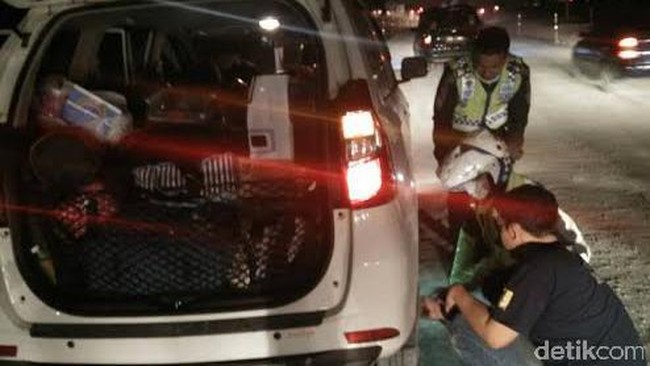 Unimog Ahmad Dhani, Konvoi Mobil Pakai Sirine di Bromo