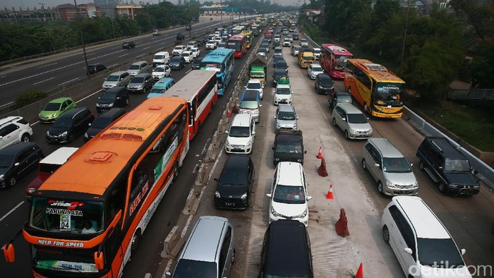 Libur Idul Adha, Truk Dilarang Lewat Tol Cikampek