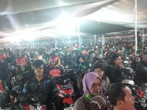 Pemudik pemotor memadati Pelabuhan Merak pagi ini (23/6)