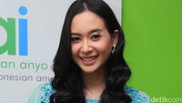 Senyum manisnya kala berpose di depan kamera. Pool/Ismail/detikFoto.