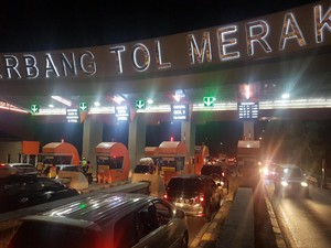 Antrean Tol Merak Sampai Cilegon Barat, Kendaraan Dialihkan
