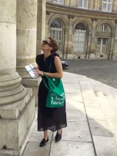 Penampilan Cantik Emma Watson Ganti Baju 4 Kali Dalam 1 Hari