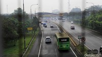 Sementara itu, untuk pantauan di Gerbang Tol (GT) Cileunyi masih ramai lancar dan tidak terjadi kepadatan saat mengembalikan kartu tol. Pool/Wisma Putra.