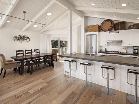 Foto: Mengintip Isi Rumah Pantai Asthon Kutcher Senilai Rp 13 M