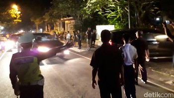 Seperti dipantau detikINET, Sabtu (24/6/2017), hashtag #WelcomeMrObama telah bertengger di posisi nomor satu trending topic Indonesia di Twitter. Itu artinya, mayoritas warganet ikut menyambut kedatangan Obama. Foto: Johanes Randy Prakoso/ detikcom