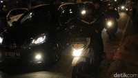 Pantauan detikcom, pukul 22.30 WIB, kemacetan kendaraan terjadi dari Pos Tangan Nagreg hingga Limbangan Garut dan Pos Tangan Nagreg hingga Leles Garut.