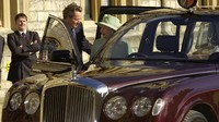 Ratu Elizabeth dan keluarganya dikenal cukup menggemari mobil merek-merek Inggris. Sebut saja seperti Rolls-Royce, Jaguar, Aston Martin hingga Bentley juga menjadi bagian koleksi keluarga kerajaan. Foto: Autoevolution